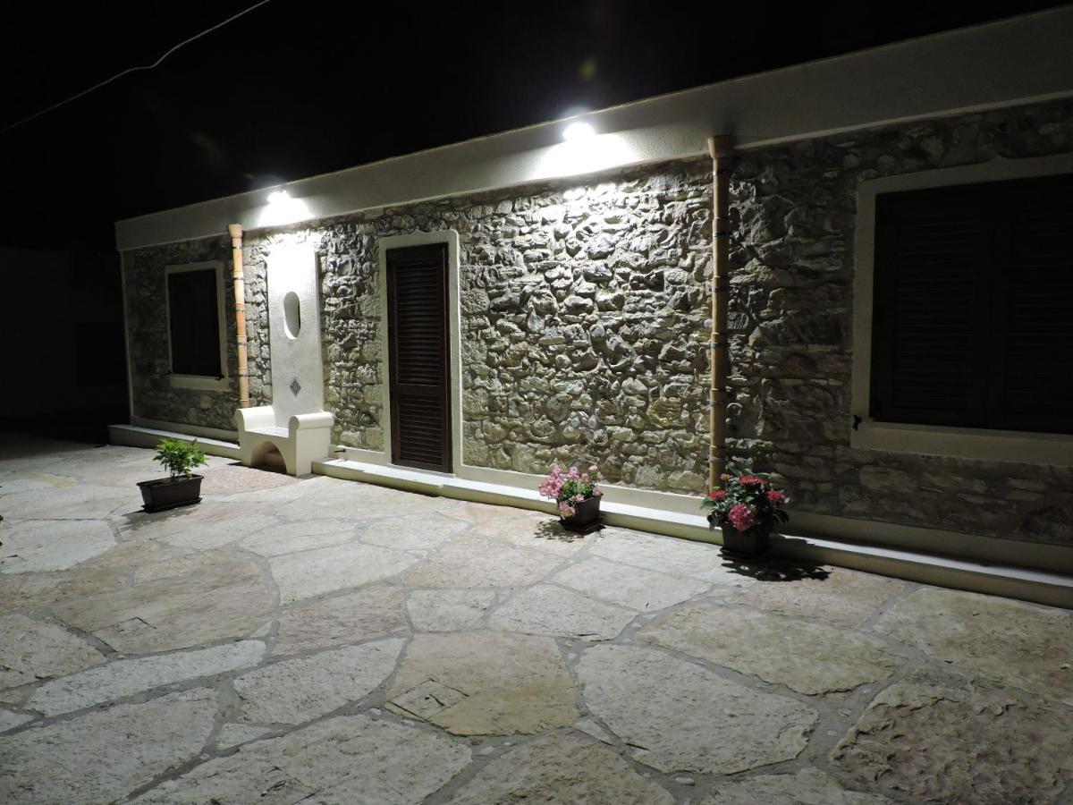 Casale Sammartano Apartments Ummari Exterior foto